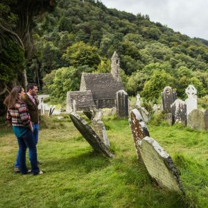 tombe e croce di Glendalough